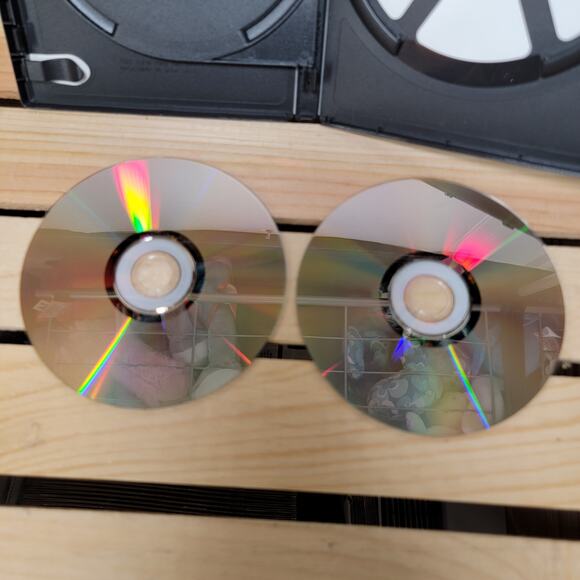 DVD The Hunger Games 2-Disc DVD - Picture 3 of 5